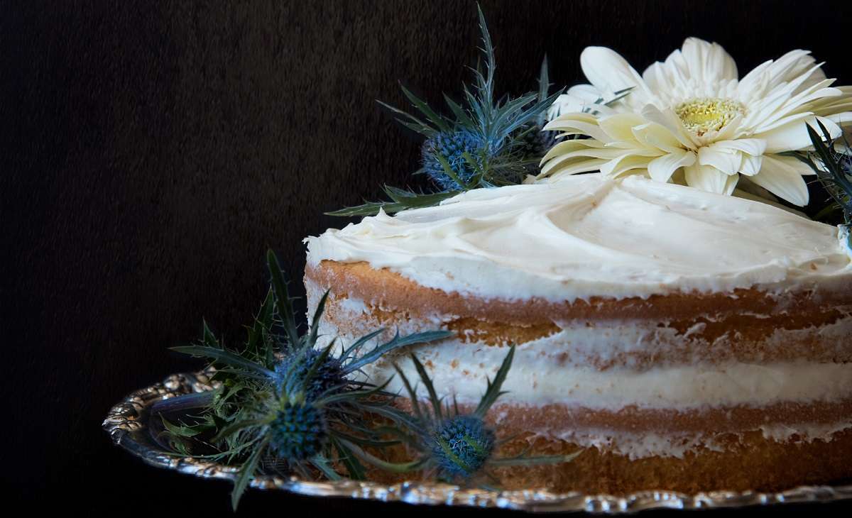 How To Use Fresh Flowers on Cakes