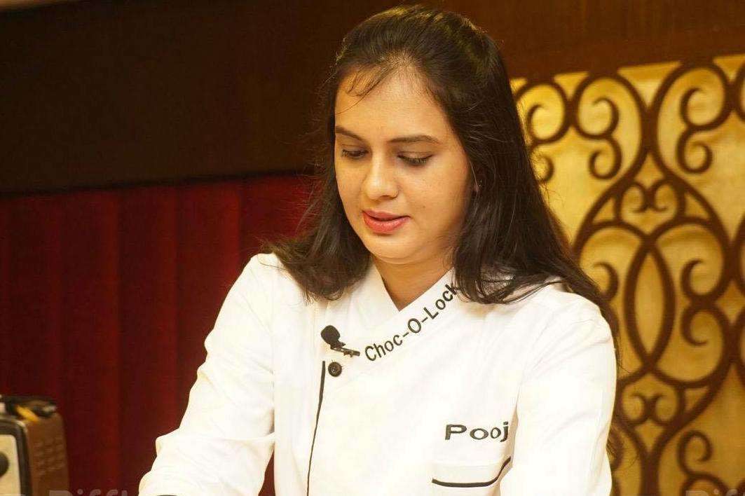 Chat with Pooja Lakhotia